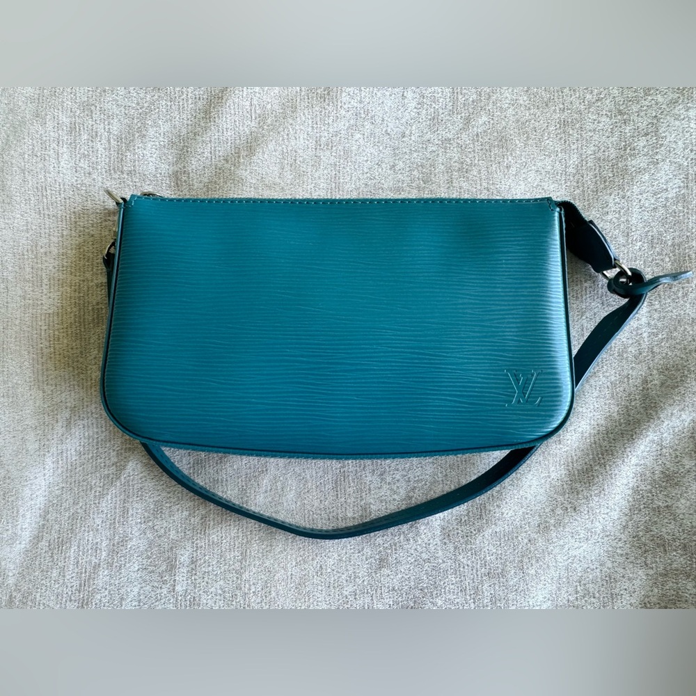 Louis Vuitton Pochette Accessoires NM Epi - Cyan